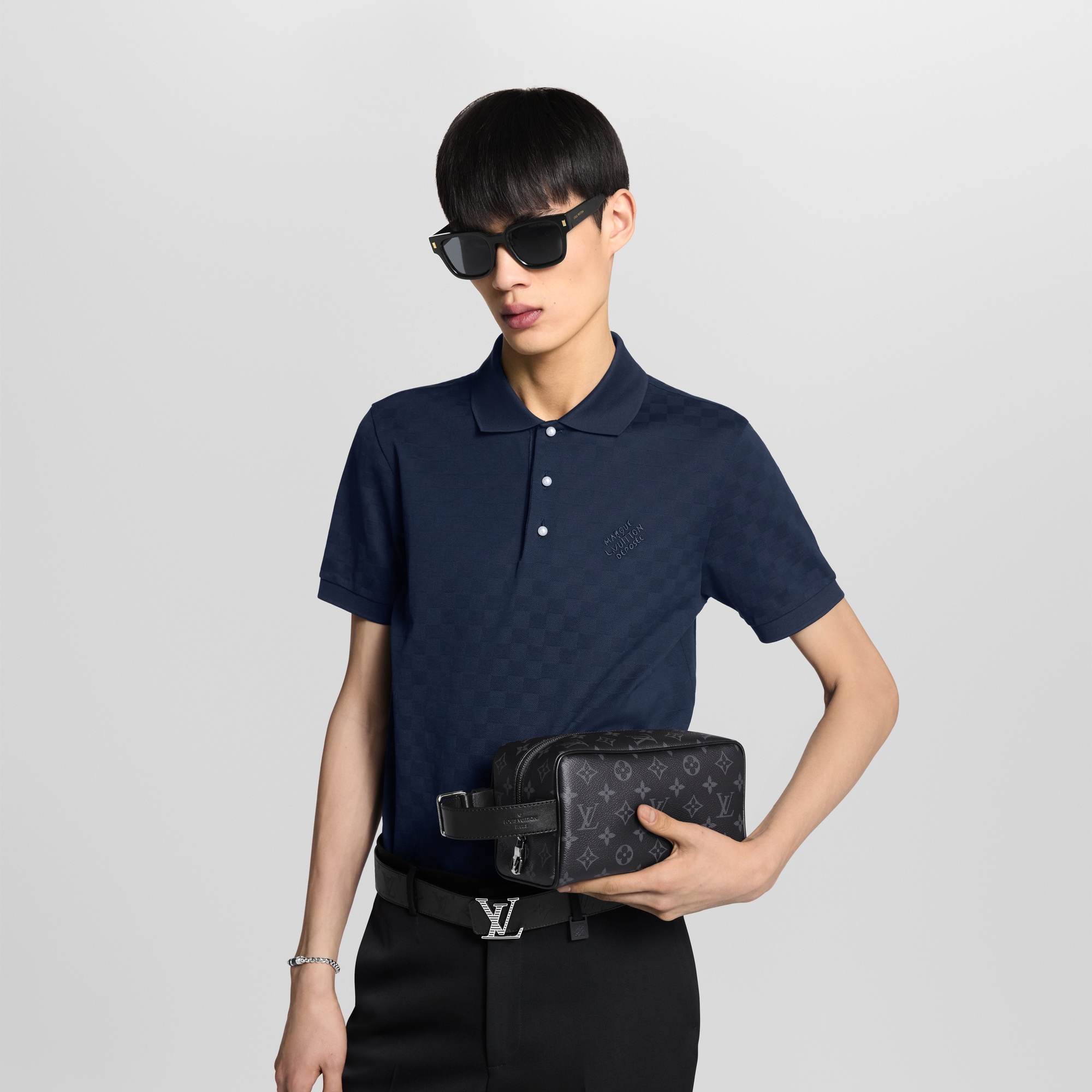 กระเป๋ารุ่น Trousse Toilette Locker Dopp Kit Monogram Eclipse in ผู้ชาย