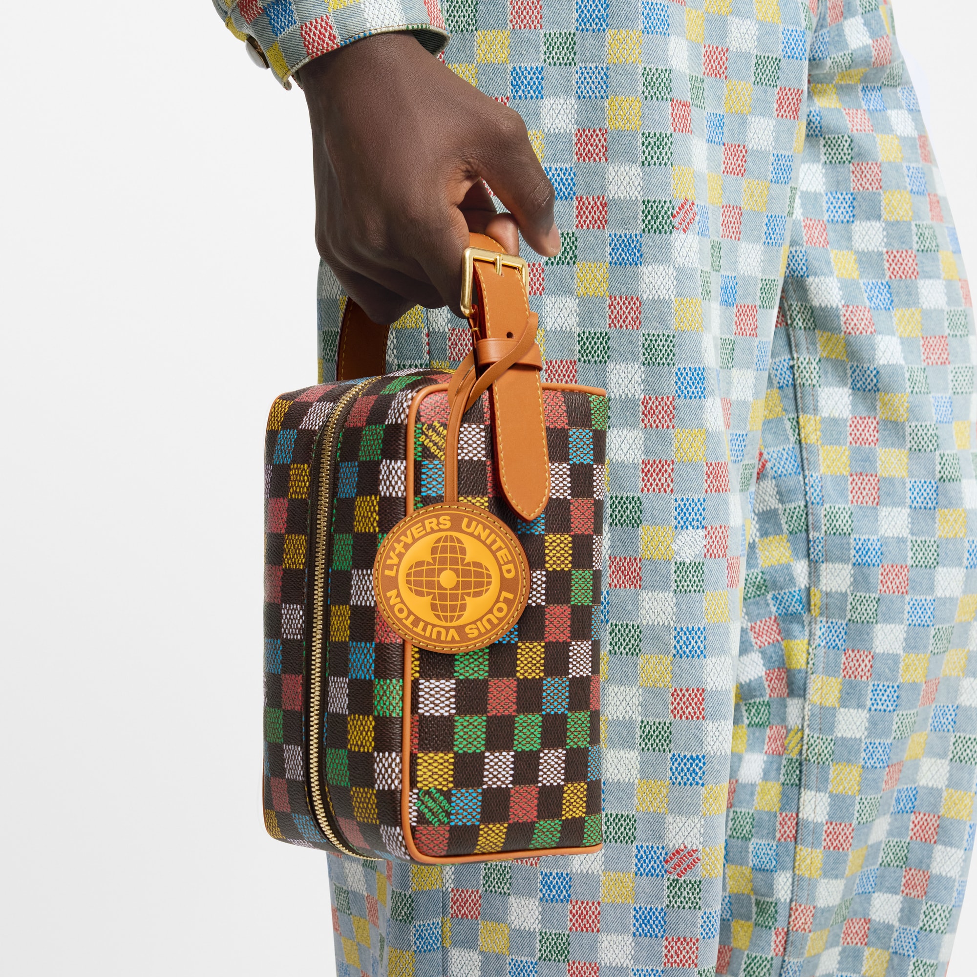 กระเป๋ารุ่น Locker Dopp Kit Damier Ebene in ผู้ชาย