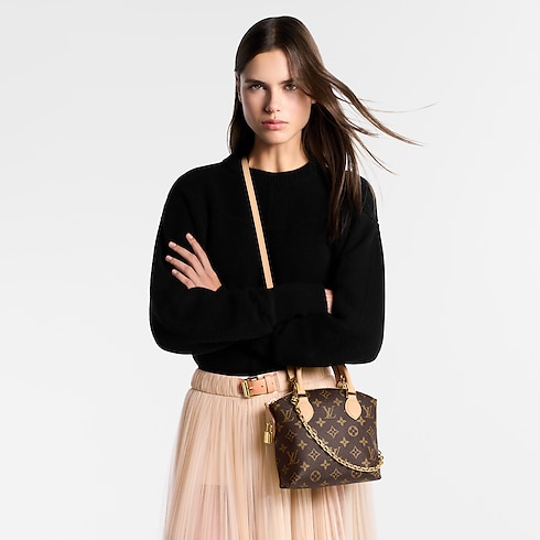 กระเป๋ารุ่น Lockit BB Monogram in ผู้หญิง's กระเป๋าถือ กระเป๋าถือสำหรับผู้หญิง collections by Louis Vuitton (การย่อ/ขยายผลิตภัณฑ์)