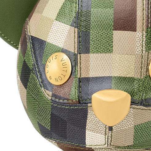 ตุ๊กตา Louis Collectible Damoflage Nylon in ทรังก์ การเดินทาง และ บ้าน's ไฮไลท์ แคมเปญ Art of Living collections by Louis Vuitton (การย่อ/ขยายผลิตภัณฑ์)