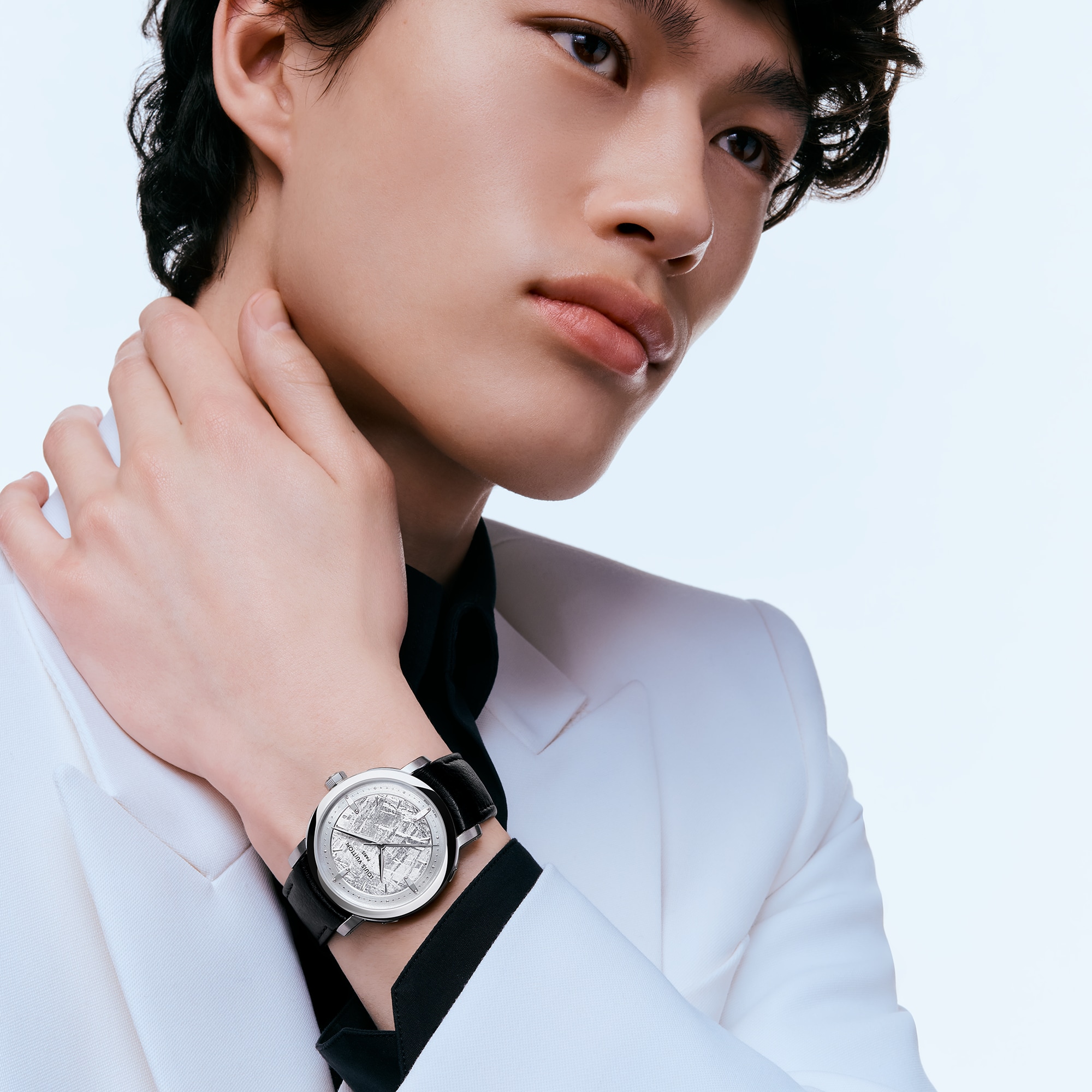 นาฬิการุ่น Louis Vuitton Escale ระบบอัตโนมัติ 39 มม. แพลทินัม  in นาฬิกา