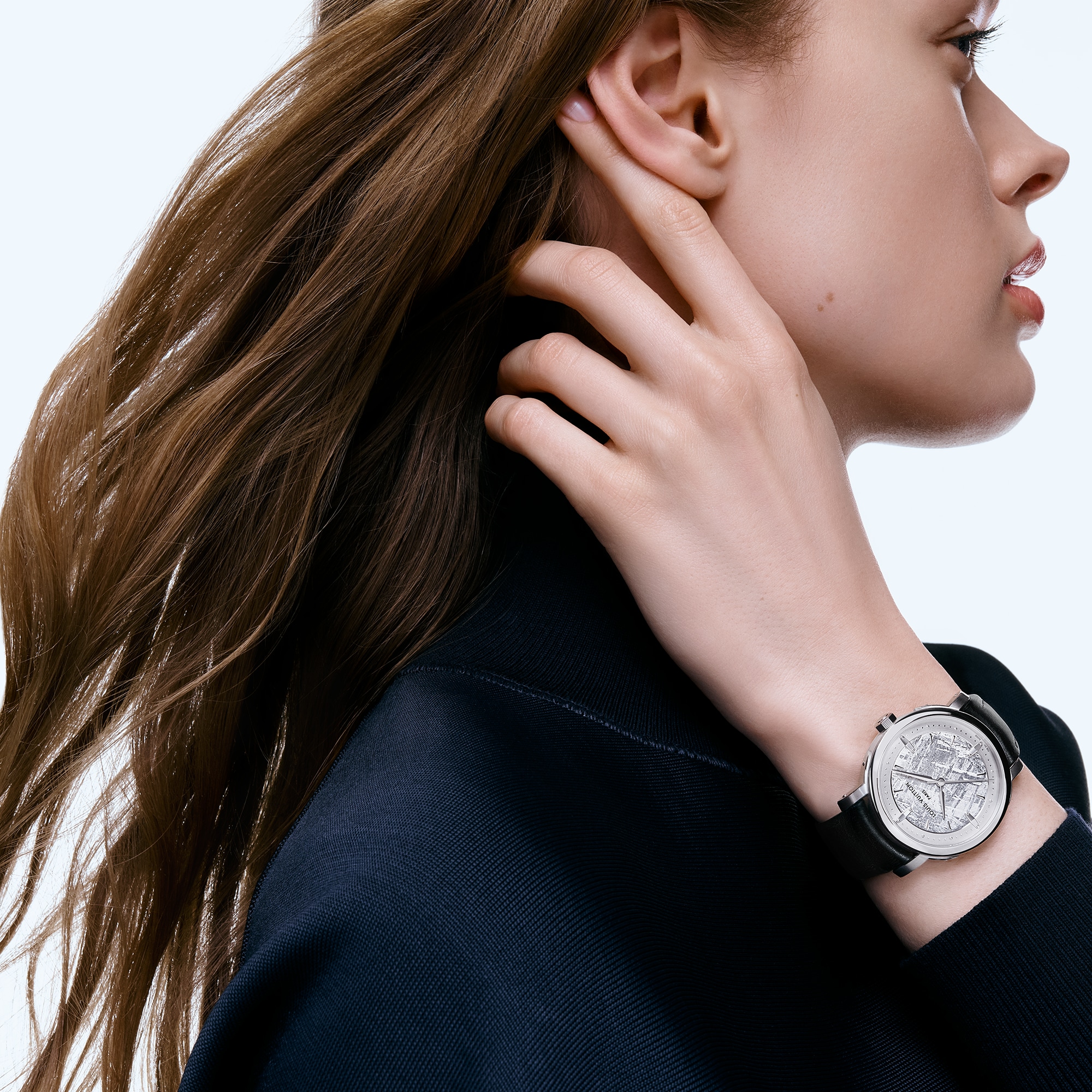 นาฬิการุ่น Louis Vuitton Escale ระบบอัตโนมัติ 39 มม. แพลทินัม  in นาฬิกา