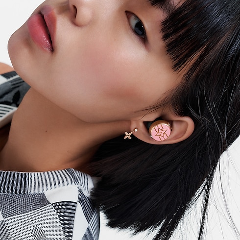 หูฟังรุ่น Louis Vuitton Horizon Light Up สีชมพู in ทรังก์ การเดินทาง และ บ้าน's อุปกรณ์ไฮเทคและแอคเซสเซอรี่ เสียง,นาฬิกา และ แอคเซสเซอรี่ collections by Louis Vuitton (การย่อ/ขยายผลิตภัณฑ์)