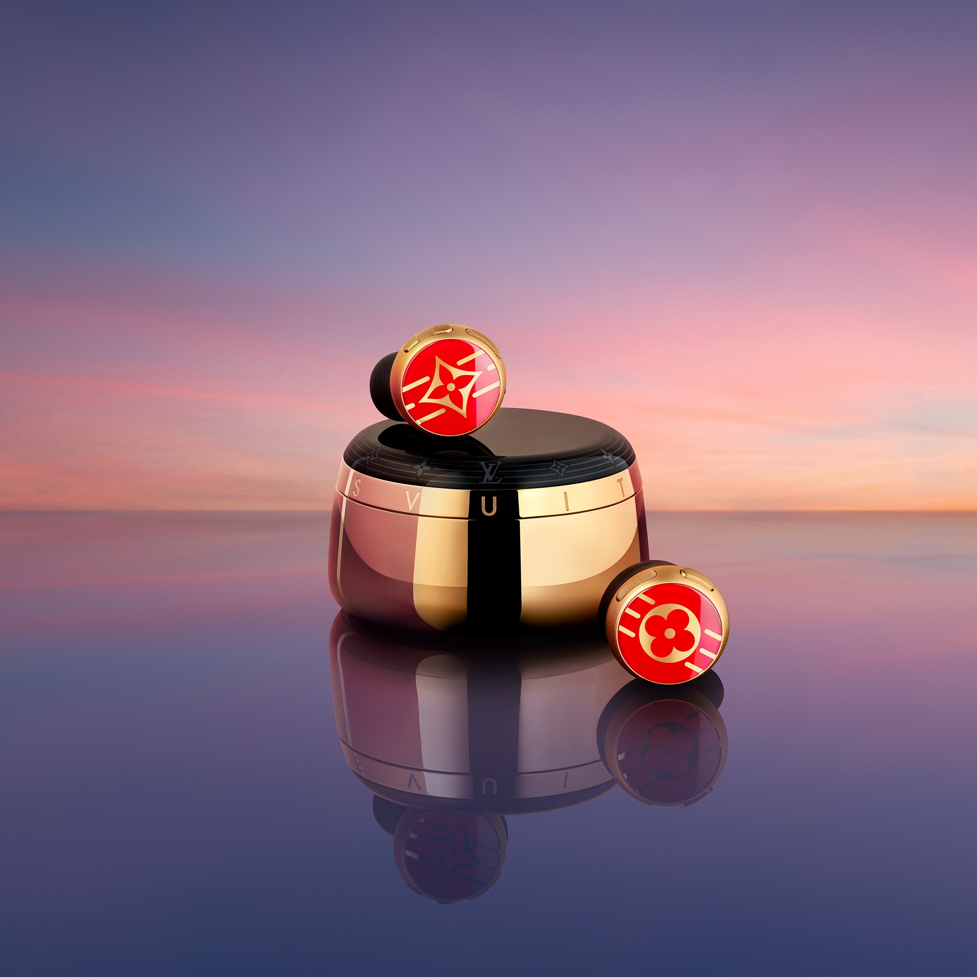 หูฟังรุ่น Louis Vuitton Horizon Light Up สีแดง  in ทรังก์ การเดินทาง และ บ้าน