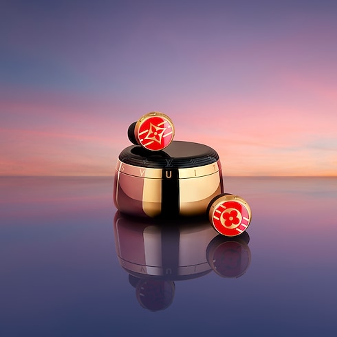 หูฟังรุ่น Louis Vuitton Horizon Light Up สีแดง in ทรังก์ การเดินทาง และ บ้าน's อุปกรณ์ไฮเทคและแอคเซสเซอรี่ เสียง,นาฬิกา และ แอคเซสเซอรี่ collections by Louis Vuitton (การย่อ/ขยายผลิตภัณฑ์)