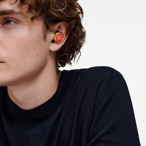 หูฟังรุ่น Louis Vuitton Horizon Light Up สีแดง in ทรังก์ การเดินทาง และ บ้าน's อุปกรณ์ไฮเทคและแอคเซสเซอรี่ เสียง,นาฬิกา และ แอคเซสเซอรี่ collections by Louis Vuitton (การย่อ/ขยายผลิตภัณฑ์)