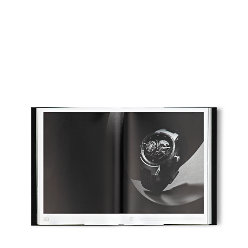 หนังสือ Louis Vuitton Tambour in ทรังก์ การเดินทาง และ บ้าน's หนังสือและเครื่องเขียน หนังสือปกแข็ง collections by Louis Vuitton (การย่อ/ขยายผลิตภัณฑ์)