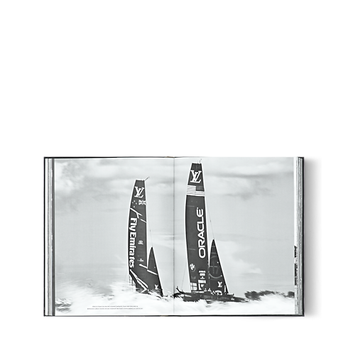 หนังสือ Louis Vuitton Trophy Trunks in ทรังก์ การเดินทาง และ บ้าน's หนังสือและเครื่องเขียน หนังสือปกแข็ง collections by Louis Vuitton (การย่อ/ขยายผลิตภัณฑ์)