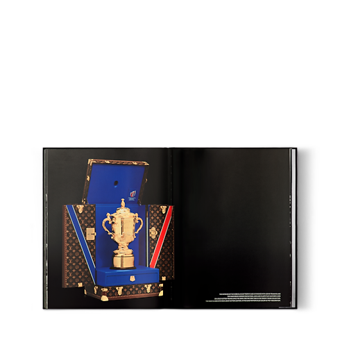 หนังสือ Louis Vuitton Trophy Trunks in ทรังก์ การเดินทาง และ บ้าน's หนังสือและเครื่องเขียน หนังสือปกแข็ง collections by Louis Vuitton (การย่อ/ขยายผลิตภัณฑ์)