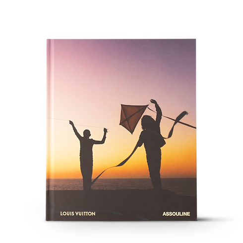 หนังสือ Louis Vuitton Virgil Abloh เวอร์ชันภาษาฝรั่งเศส in ทรังก์ การเดินทาง และ บ้าน's หนังสือและเครื่องเขียน หนังสือปกแข็ง collections by Louis Vuitton (การย่อ/ขยายผลิตภัณฑ์)