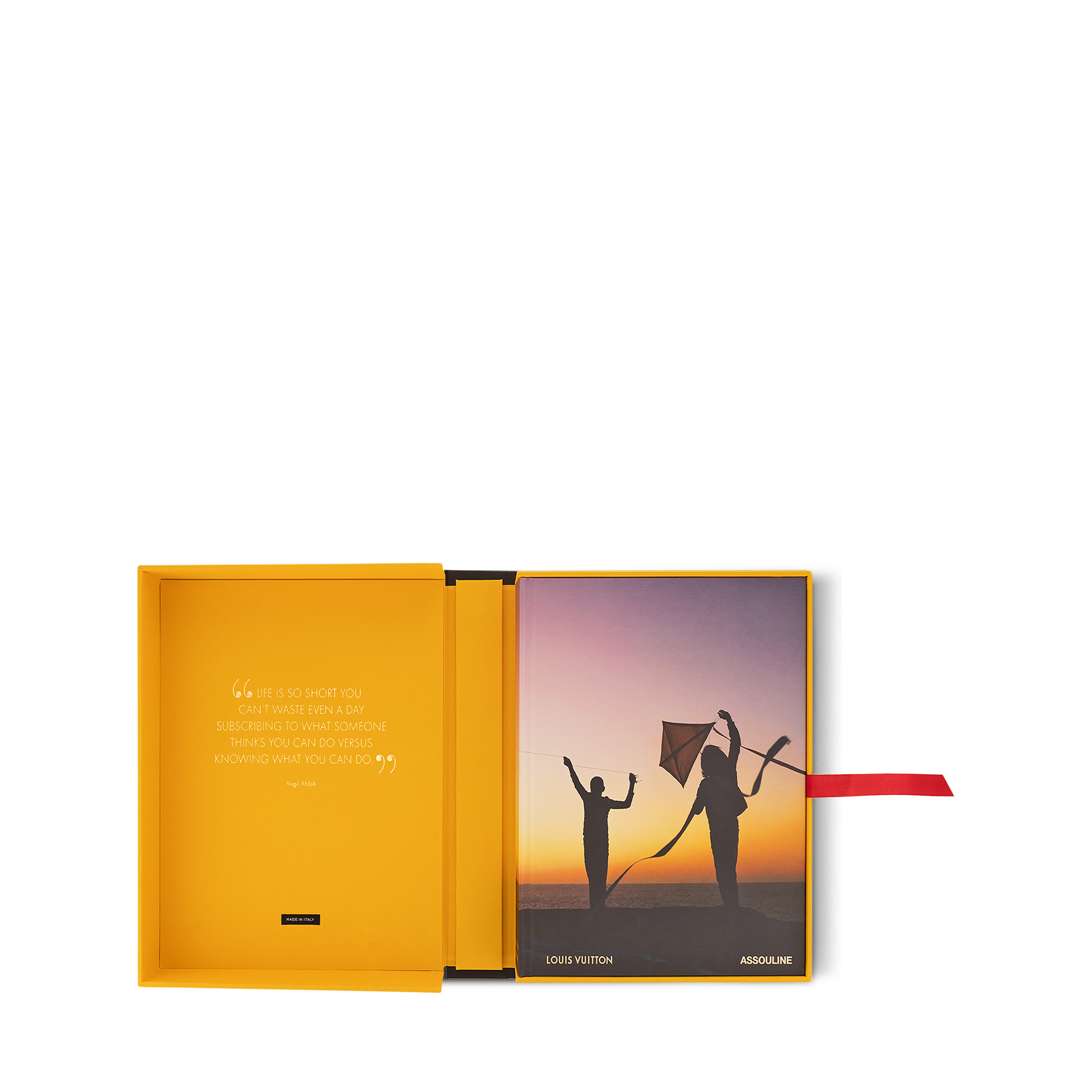 หนังสือ Louis Vuitton Virgil Abloh เวอร์ชันภาษาฝรั่งเศส  in ทรังก์ การเดินทาง และ บ้าน