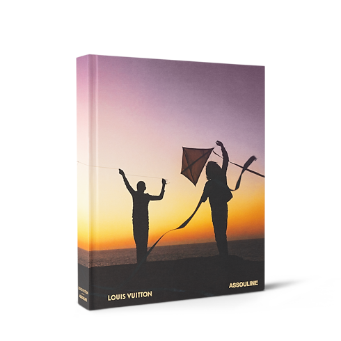 หนังสือ Louis Vuitton Virgil Abloh เวอร์ชันภาษาฝรั่งเศส in ทรังก์ การเดินทาง และ บ้าน's หนังสือและเครื่องเขียน หนังสือปกแข็ง collections by Louis Vuitton (การย่อ/ขยายผลิตภัณฑ์)