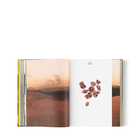 หนังสือ Louis Vuitton: A Perfume Atlas เวอร์ชันภาษาอังกฤษ in ทรังก์ การเดินทาง และ บ้าน's หนังสือและเครื่องเขียน หนังสือปกแข็ง collections by Louis Vuitton (การย่อ/ขยายผลิตภัณฑ์)