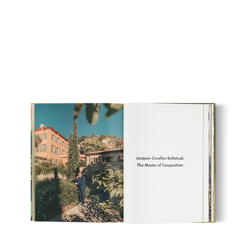 หนังสือ Louis Vuitton: A Perfume Atlas เวอร์ชันภาษาอังกฤษ in ทรังก์ การเดินทาง และ บ้าน's หนังสือและเครื่องเขียน หนังสือปกแข็ง collections by Louis Vuitton (การย่อ/ขยายผลิตภัณฑ์)