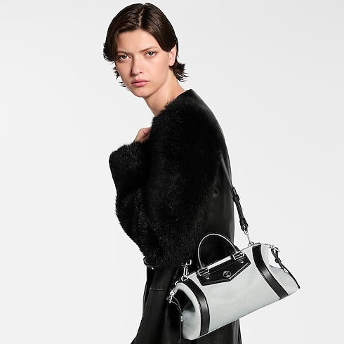 กระเป๋ารุ่น LV Biker PM H27 in ผู้หญิง's กระเป๋าถือ กระเป๋าถือสำหรับผู้หญิง collections by Louis Vuitton (การย่อ/ขยายผลิตภัณฑ์)