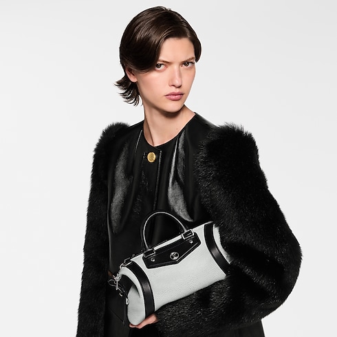 กระเป๋ารุ่น LV Biker PM H27 in ผู้หญิง's กระเป๋าถือ กระเป๋าถือสำหรับผู้หญิง collections by Louis Vuitton (การย่อ/ขยายผลิตภัณฑ์)