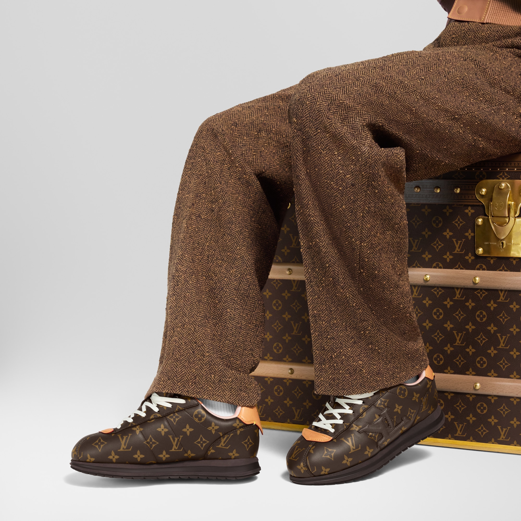 รองเท้าผ้าใบรุ่น LV BUTTERSOFT  in ผู้ชาย