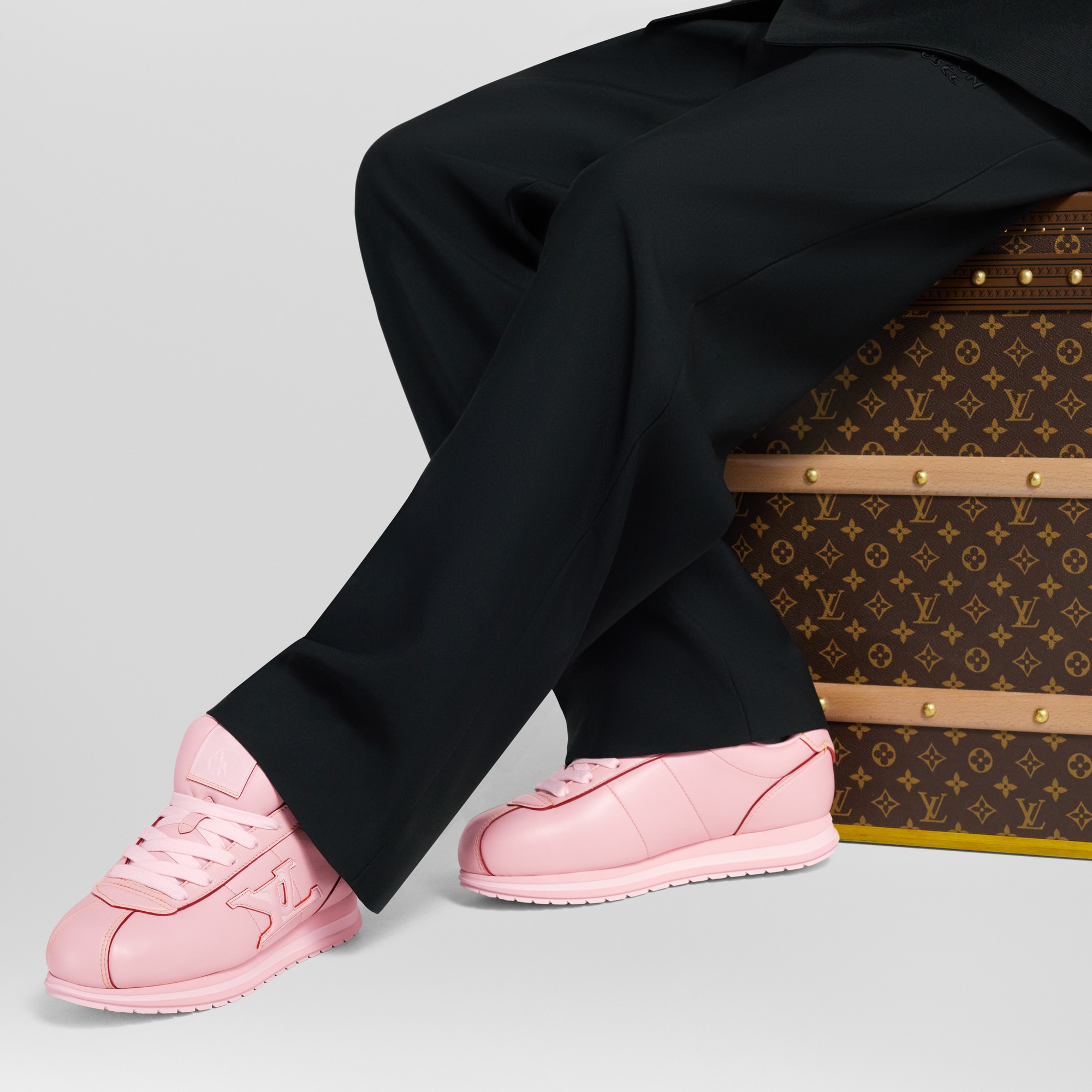 รองเท้าผ้าใบรุ่น LV BUTTERSOFT  in ผู้ชาย