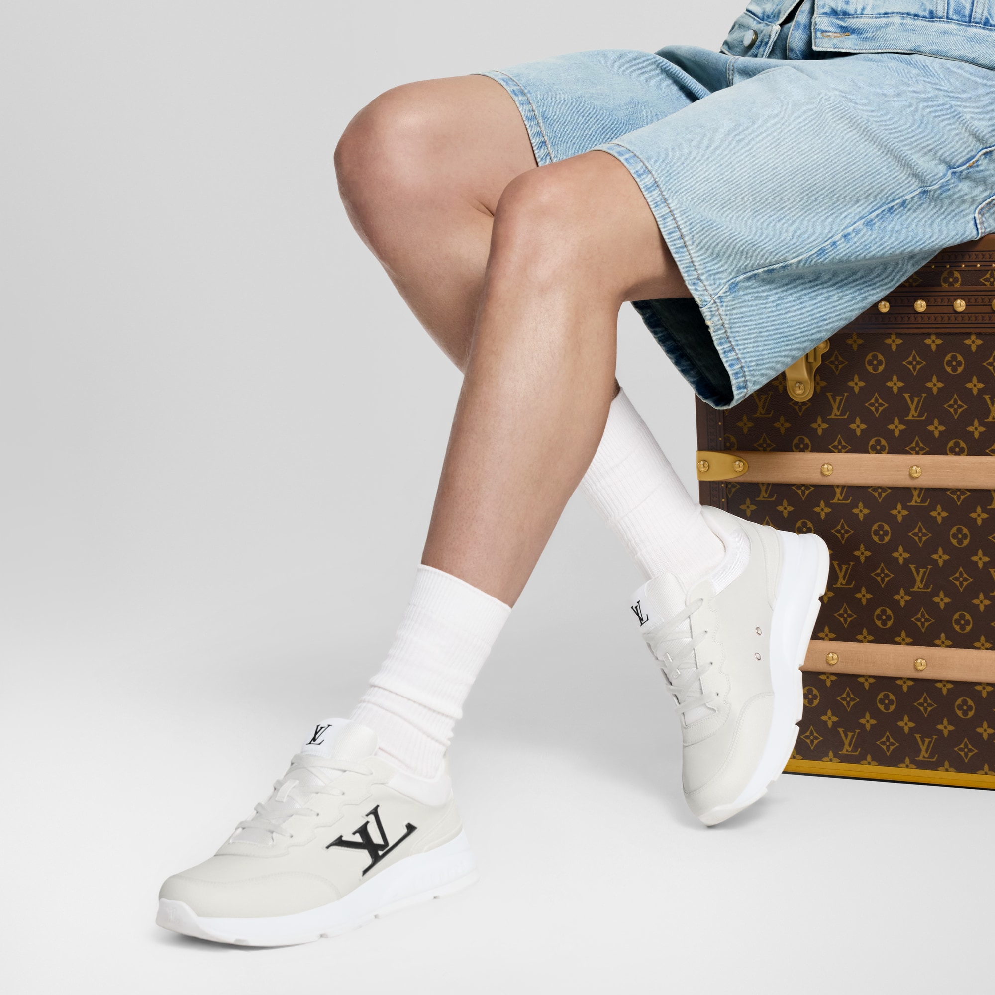 รองเท้าผ้าใบรุ่น LV Classic  in ผู้ชาย