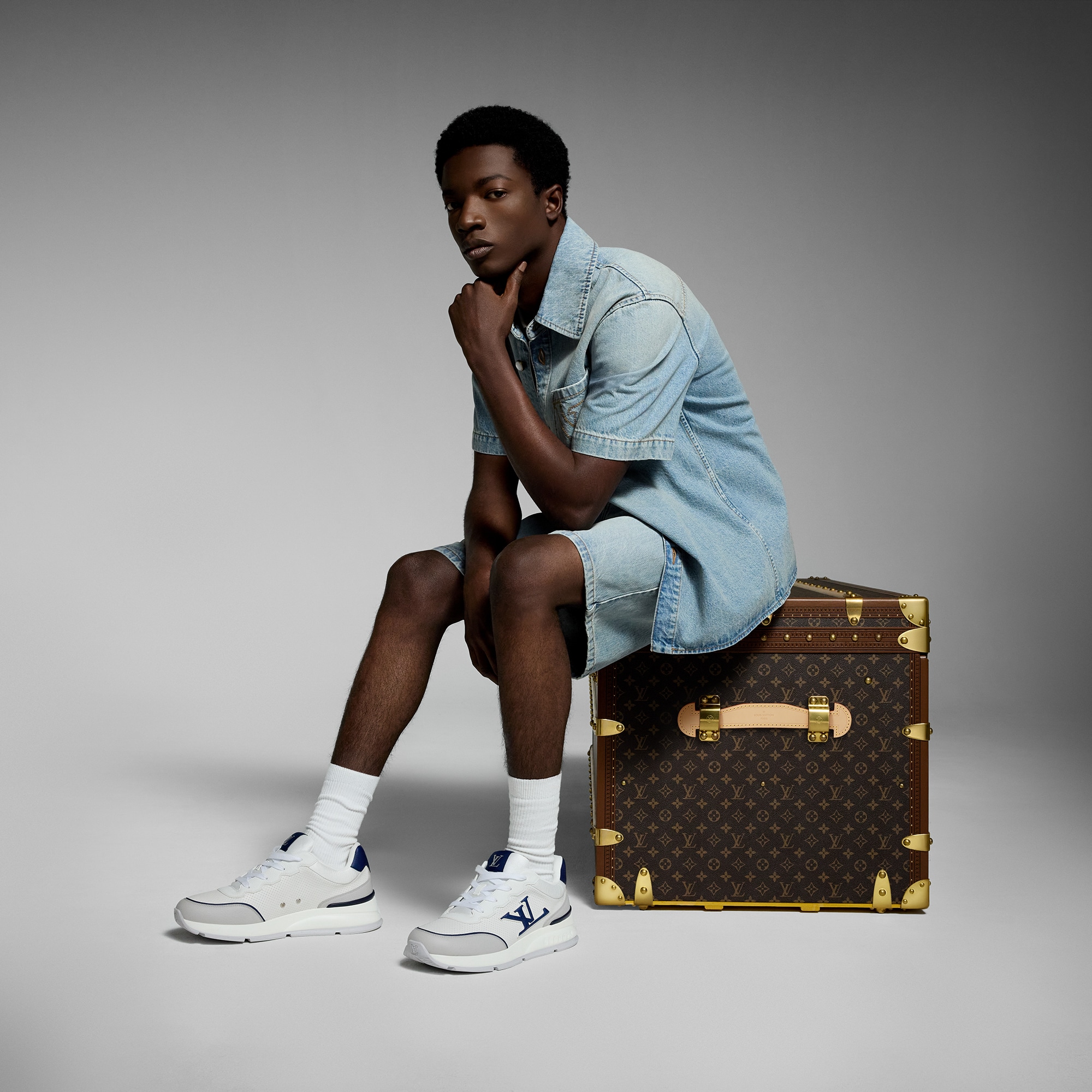รองเท้าผ้าใบรุ่น LV Classic  in ผู้ชาย