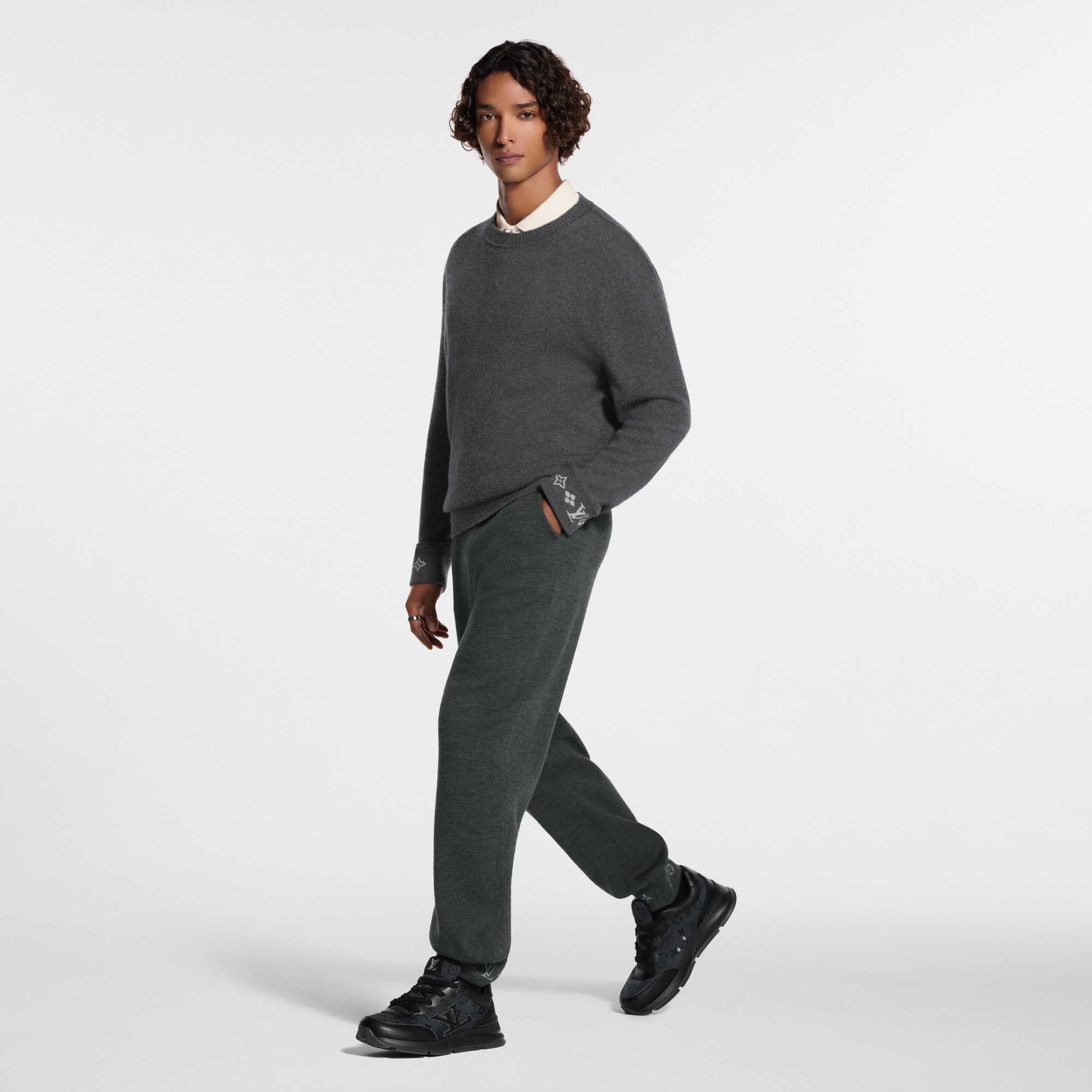 รองเท้าผ้าใบรุ่น LV Classic  in ผู้ชาย