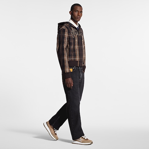 รองเท้าผ้าใบรุ่น LV Classic in ผู้ชาย's รองเท้า รองเท้าผ้าใบสำหรับผู้ชาย collections by Louis Vuitton (การย่อ/ขยายผลิตภัณฑ์)