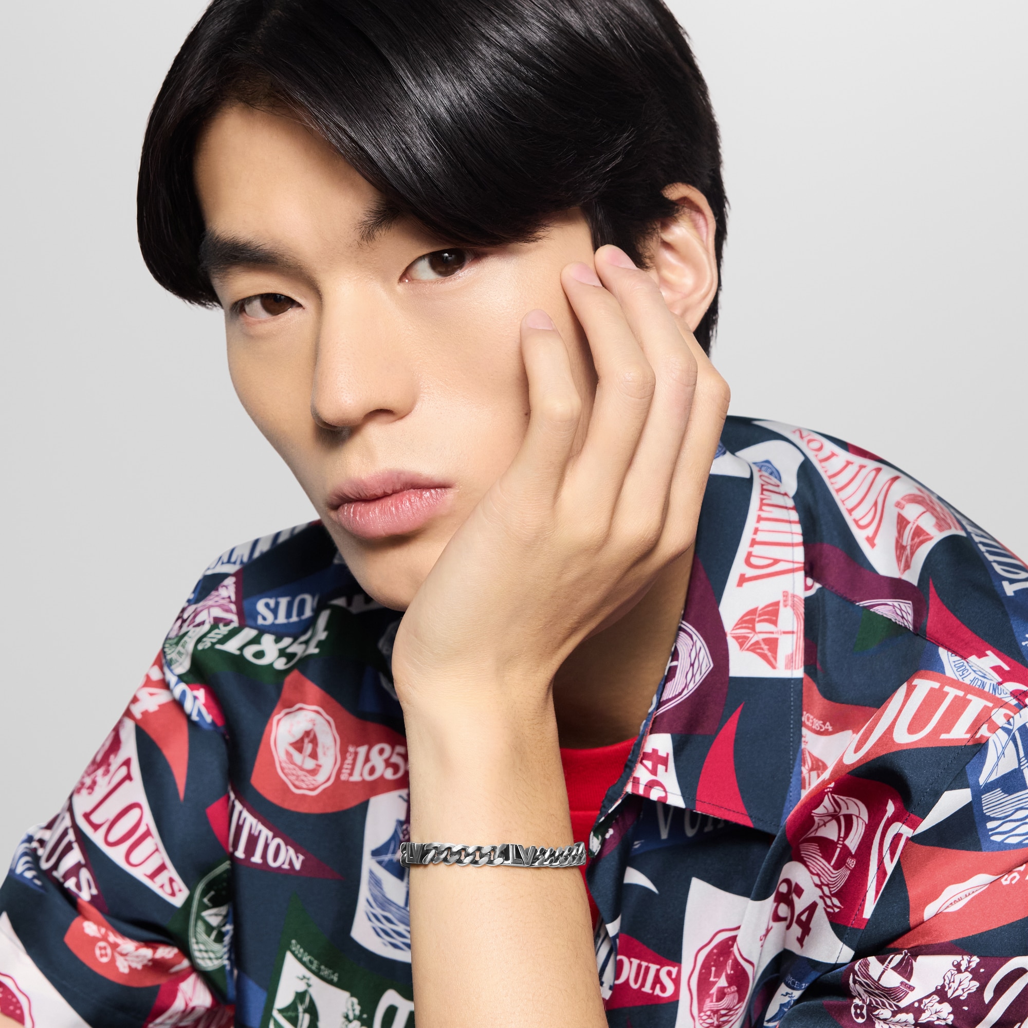 สร้อยข้อมือสายโซ่ LV Club . in ผู้ชาย