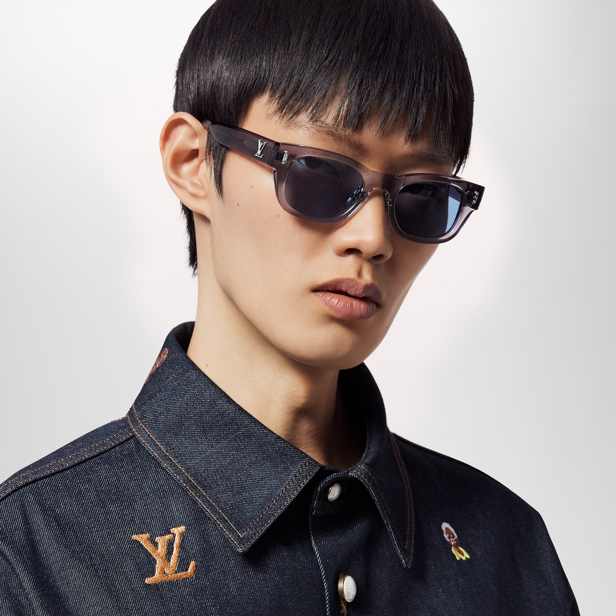 แว่นตากันแดดทรงสี่เหลี่ยมกรอบมนรุ่น LV Confidence . in ผู้ชาย