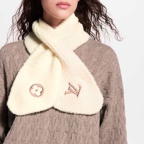 ผ้าพันคอรุ่น LV Cozy . in ผู้หญิง's แอคเซสเซอรี่ ผ้าพันคอสำหรับผู้หญิง collections by Louis Vuitton (การย่อ/ขยายผลิตภัณฑ์)