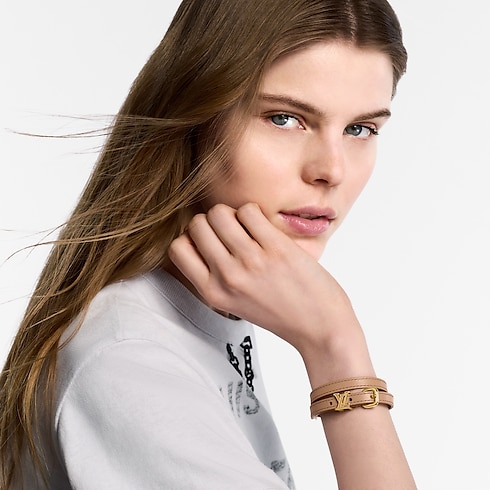 กำไลข้อมือ LV Darling หนังประเภทอื่น in ผู้หญิง's แฟชั่นจิวเวลรี่ เครื่องประดับสำหรับผู้หญิง collections by Louis Vuitton (การย่อ/ขยายผลิตภัณฑ์)