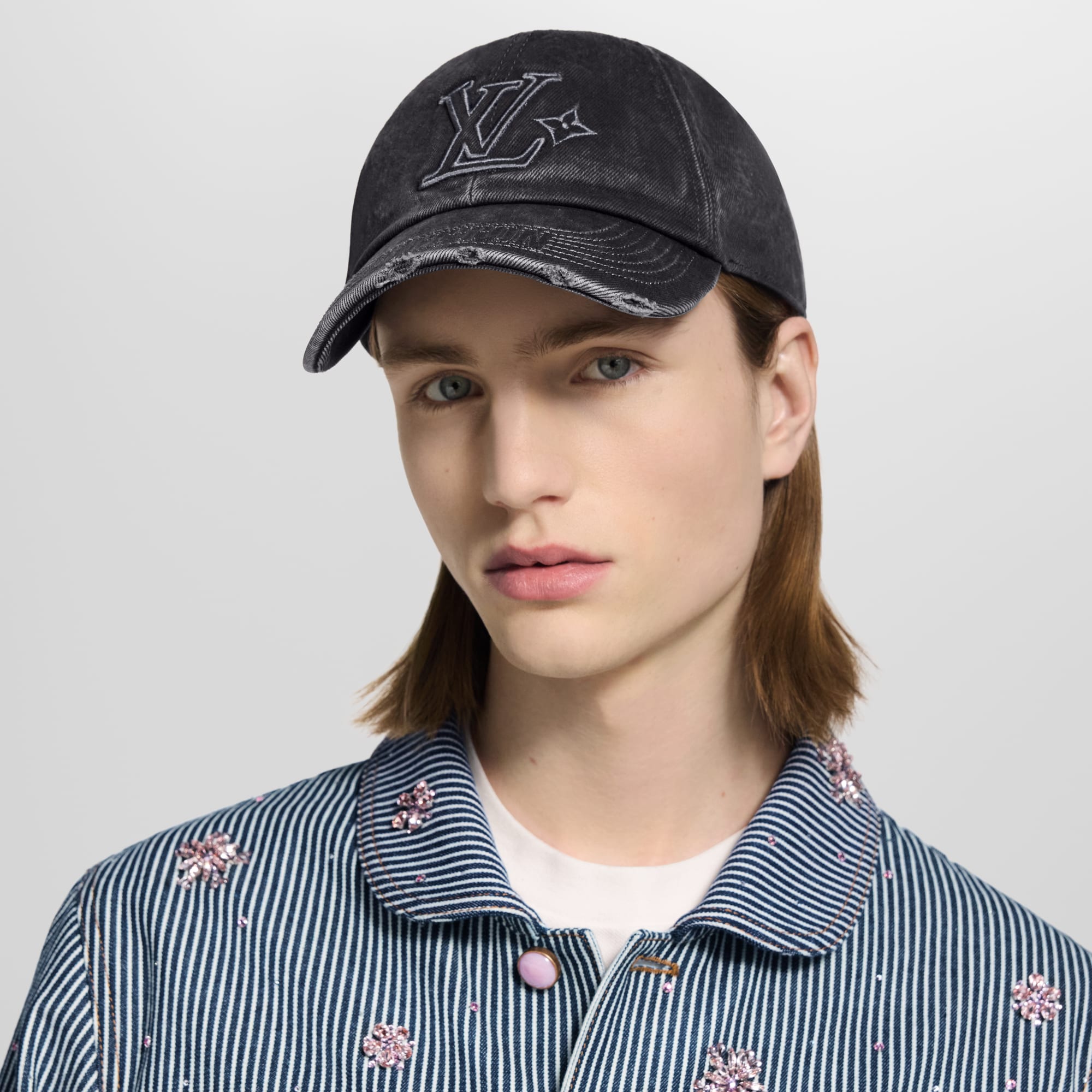 หมวกแก๊ปรุ่น LV Denim Washed . in ผู้ชาย