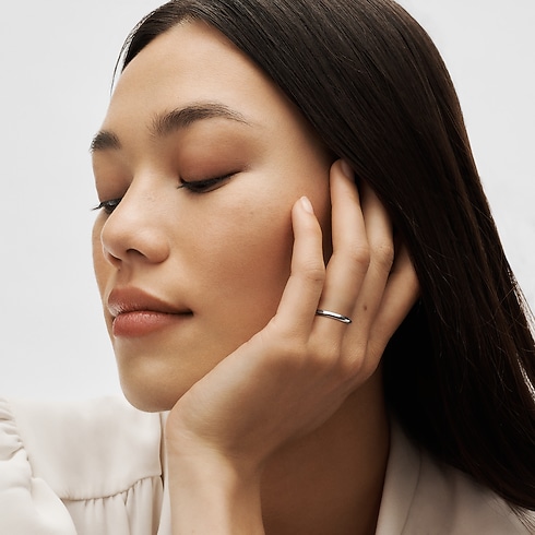 แหวนแต่งงาน LV Diamonds 2.5 มม. แพลทินัม in จิวเวลรี่'s หมวดหมู่ แหวนแต่งงาน collections by Louis Vuitton (การย่อ/ขยายผลิตภัณฑ์)