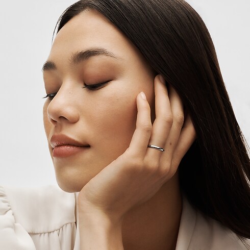 แหวนแต่งงาน LV Diamonds 2.5 มม. แพลทินัม in จิวเวลรี่'s หมวดหมู่ แหวนแต่งงาน collections by Louis Vuitton (การย่อ/ขยายผลิตภัณฑ์)