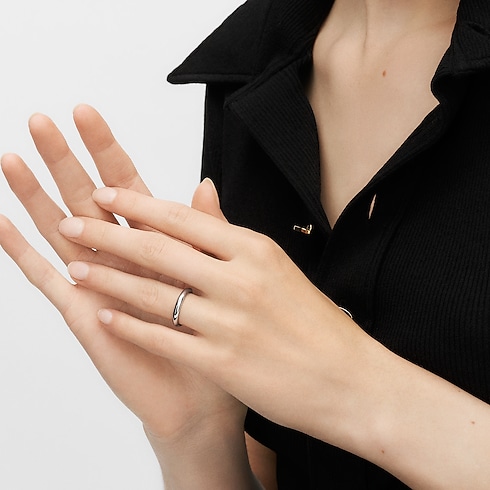 แหวนแต่งงาน LV Diamonds 3 มม. แพลทินัม in จิวเวลรี่'s หมวดหมู่ แหวนแต่งงาน collections by Louis Vuitton (การย่อ/ขยายผลิตภัณฑ์)