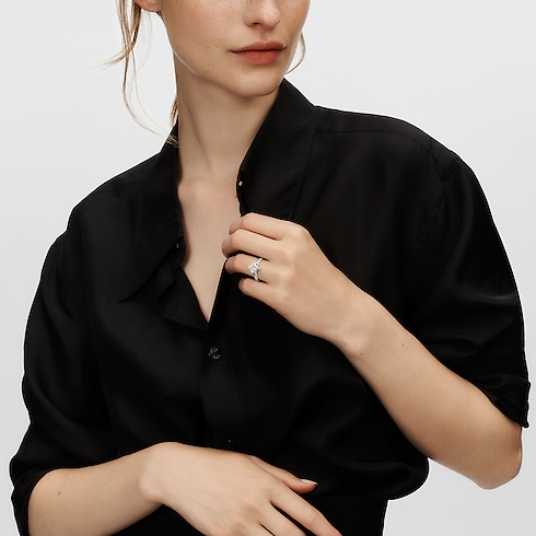 แหวน LV Diamonds Pavé Solitaire เพชรเจียระไนรูป LV Monogram Star in จิวเวลรี่'s คอลเล็คชั่น LV Diamonds collections by Louis Vuitton (การย่อ/ขยายผลิตภัณฑ์)