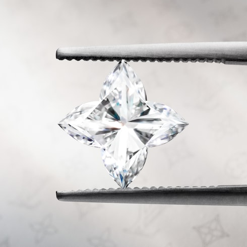 แหวน LV Diamonds Pavé Solitaire เพชรเจียระไนรูป LV Monogram Star in จิวเวลรี่'s คอลเลกชัน LV Diamonds collections by Louis Vuitton