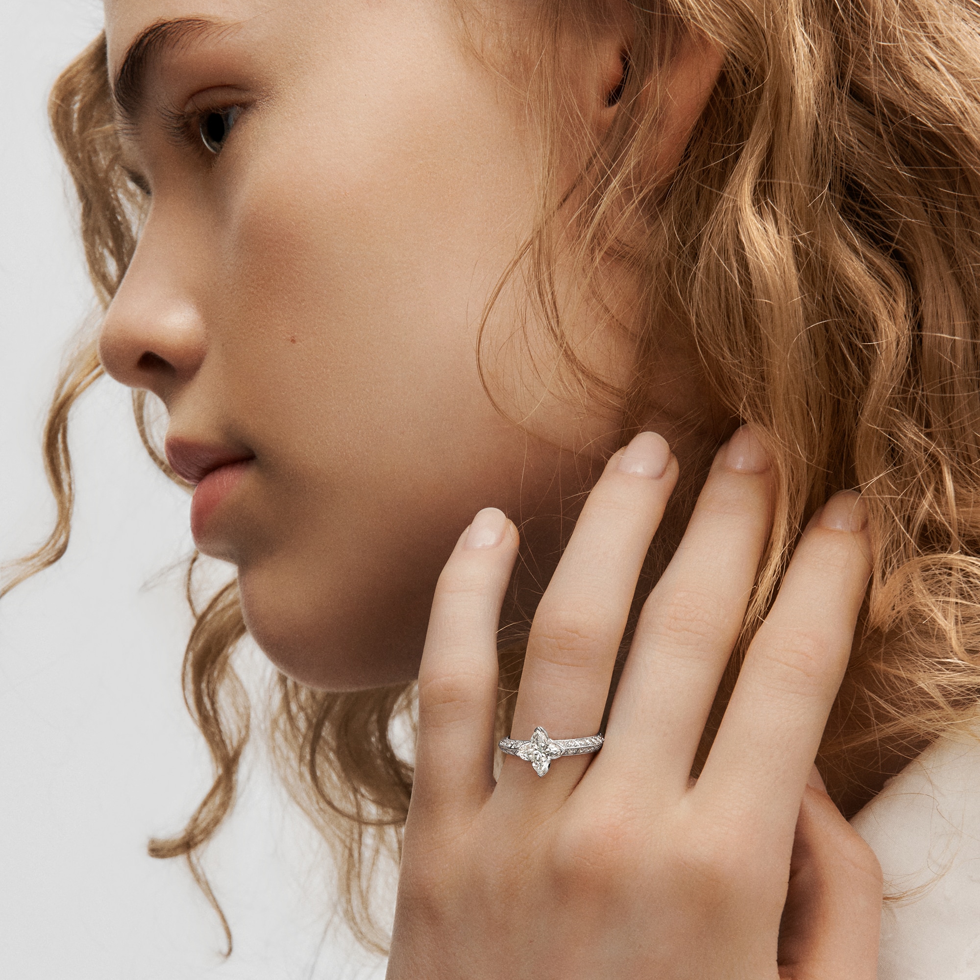 แหวน LV Diamonds Pavé Solitaire เพชรเจียระไนรูป LV Monogram Star  in จิวเวลรี่