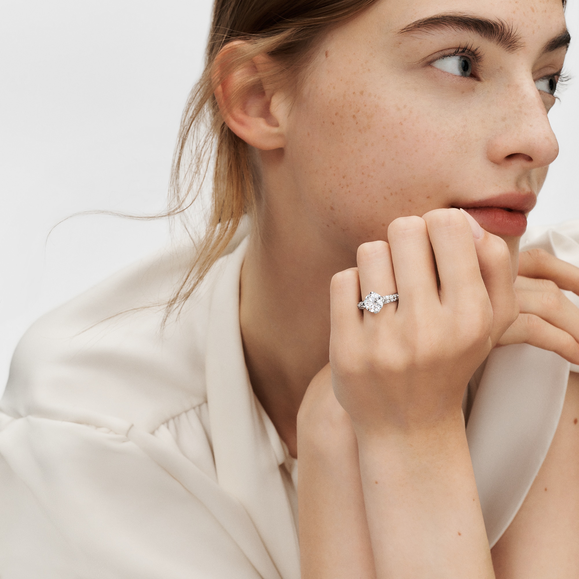 แหวน LV Diamonds Pavé Solitaire เพชรเจียระไนทรงกลม  in จิวเวลรี่