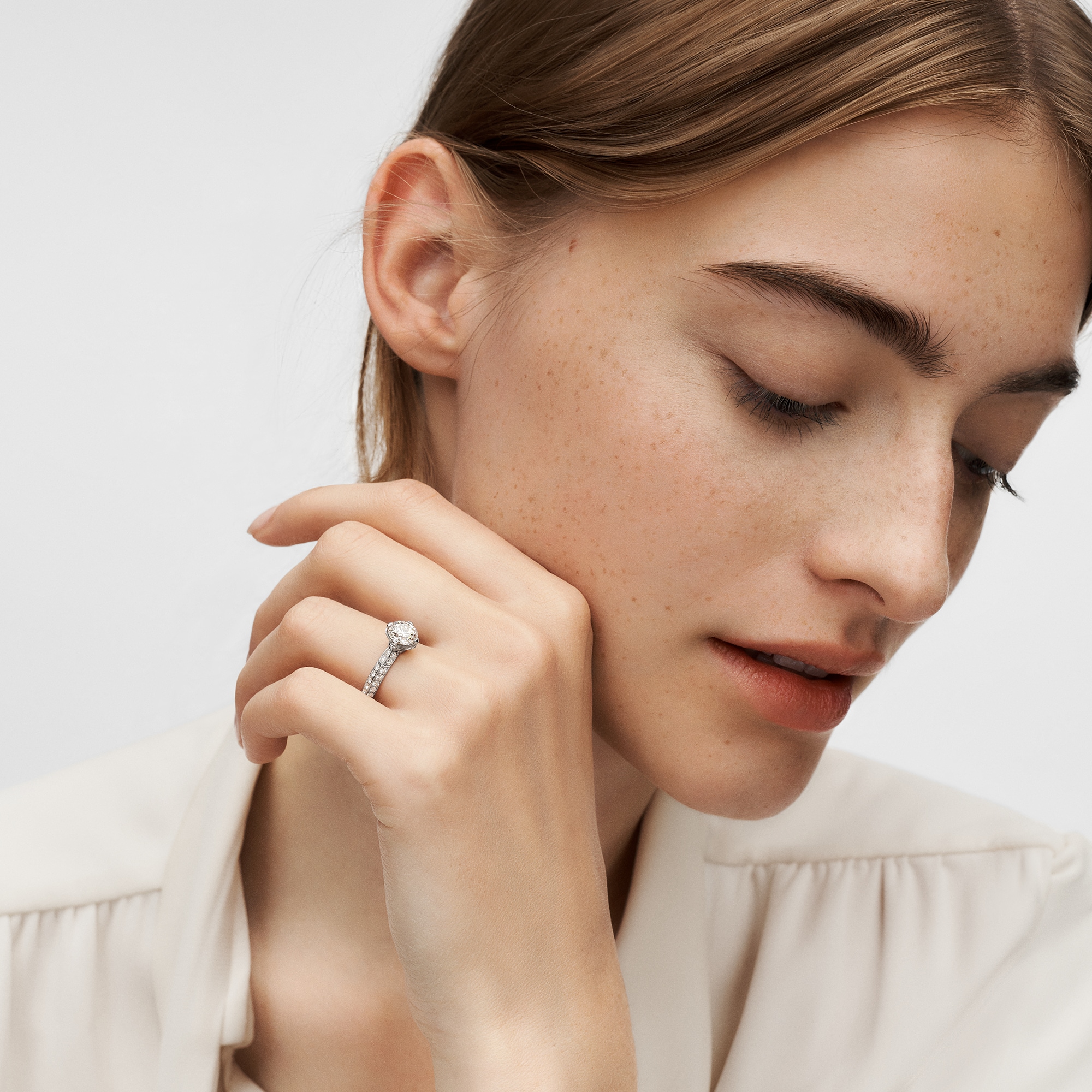 แหวน LV Diamonds Pavé Solitaire เพชรเจียระไนทรงกลม  in จิวเวลรี่