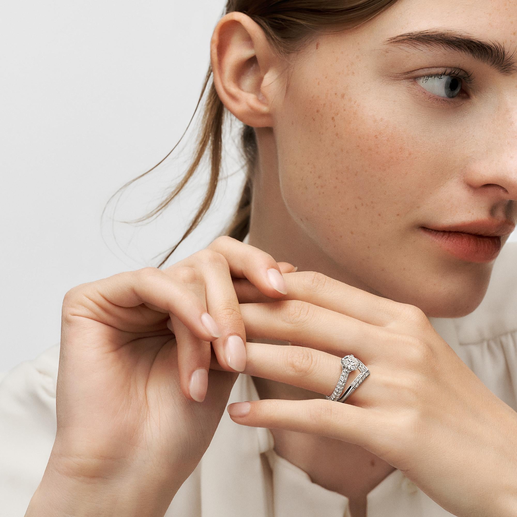 แหวน LV Diamonds Pavé Solitaire เพชรเจียระไนทรงกลม  in จิวเวลรี่