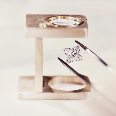 แหวน LV Diamonds Pavé Solitaire เพชรเจียระไนทรงกลม in จิวเวลรี่'s คอลเลกชัน LV Diamonds collections by Louis Vuitton