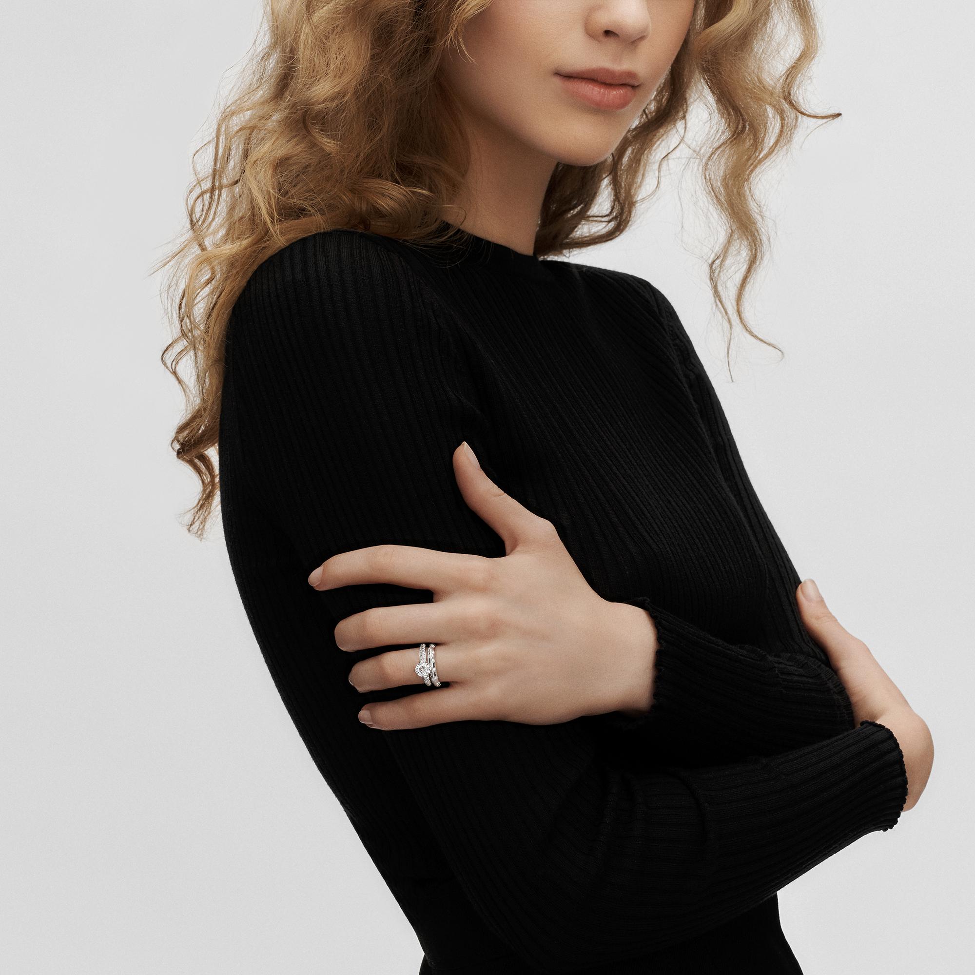 แหวน LV Diamonds Pavé Solitaire เพชรเจียระไนทรงกลม  in จิวเวลรี่