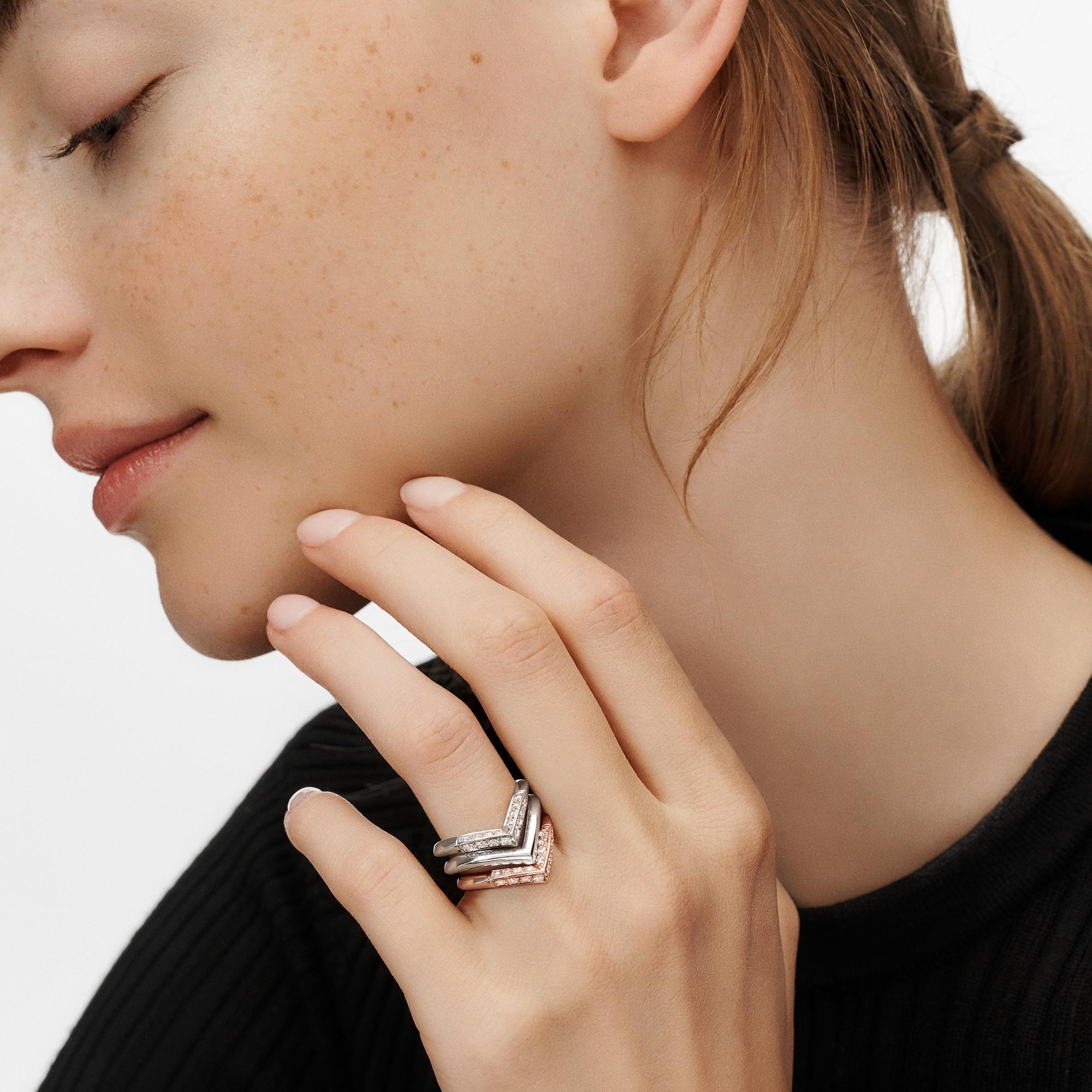 แหวน LV Diamonds Pavé V พิงค์โกลด์  in จิวเวลรี่