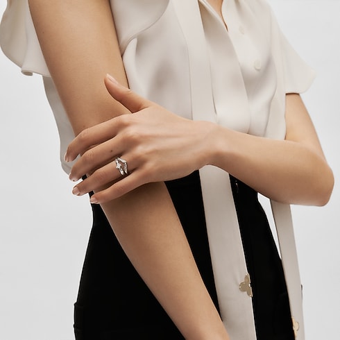 แหวน LV Diamonds Solitaire เพชรเจียระไนรูป LV Monogram Star in จิวเวลรี่'s คอลเล็คชั่น LV Diamonds collections by Louis Vuitton (การย่อ/ขยายผลิตภัณฑ์)