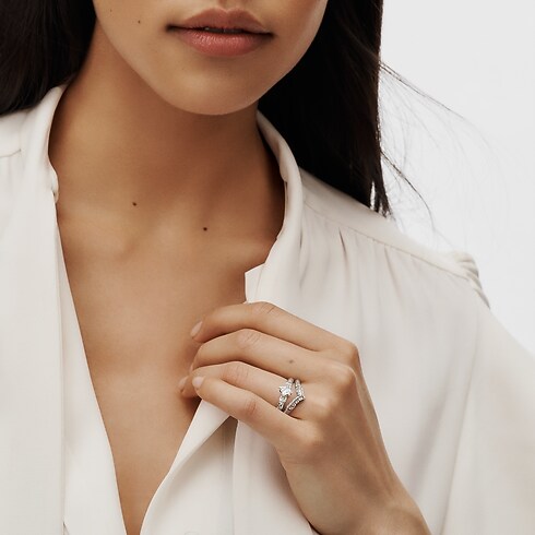 แหวน LV Diamonds Solitaire เพชรเจียระไนรูป LV Monogram Star in จิวเวลรี่'s คอลเล็คชั่น LV Diamonds collections by Louis Vuitton (การย่อ/ขยายผลิตภัณฑ์)