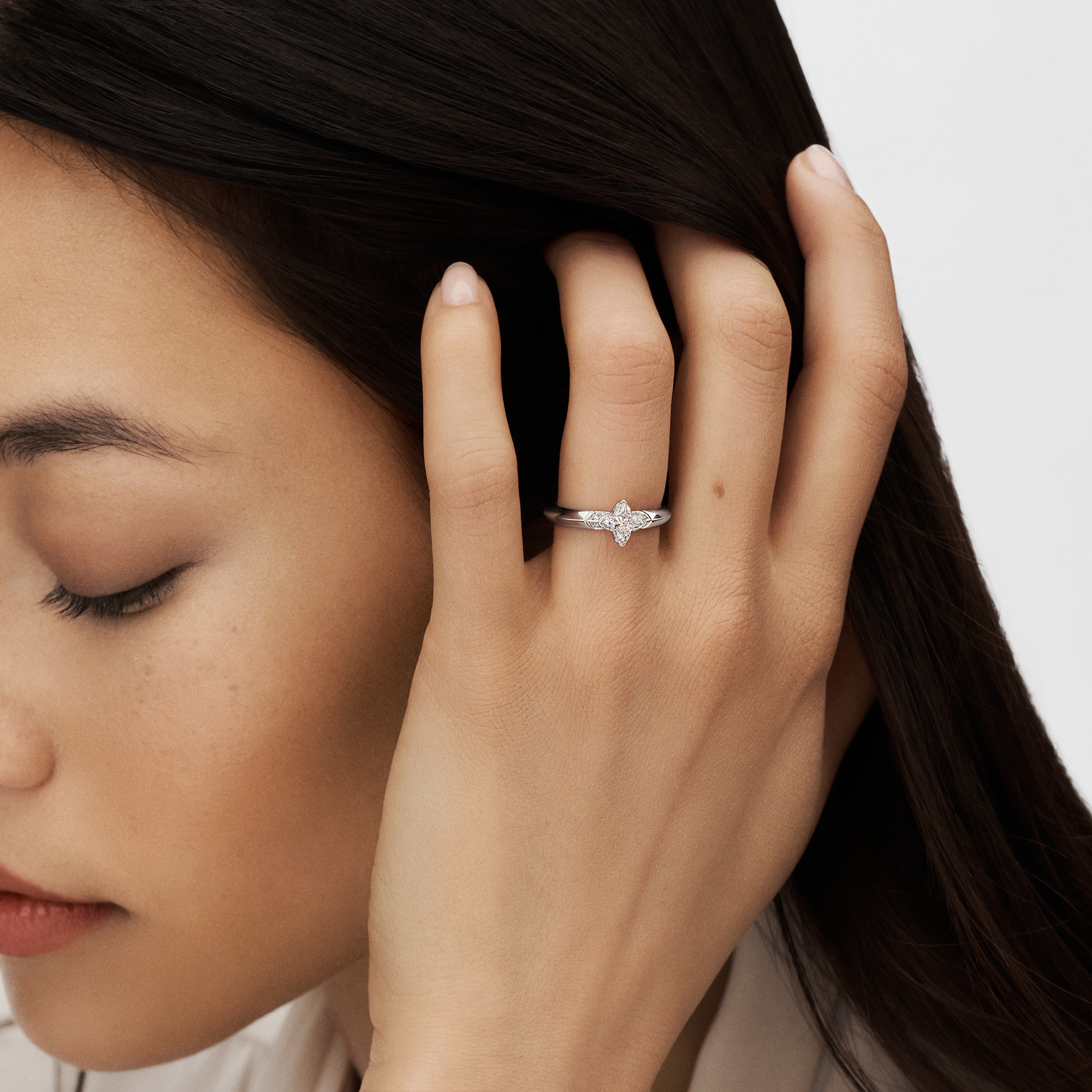 แหวน LV Diamonds Solitaire เพชรเจียระไนรูป LV Monogram Star  in จิวเวลรี่