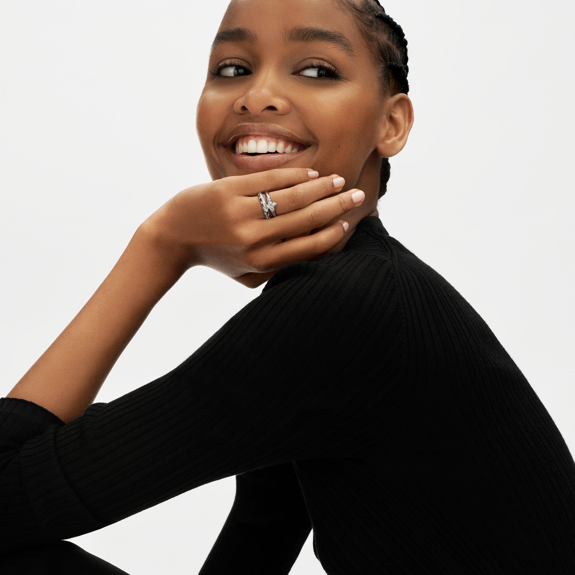 แหวน LV Diamonds Solitaire เพชรเจียระไนรูป LV Monogram Star  in จิวเวลรี่