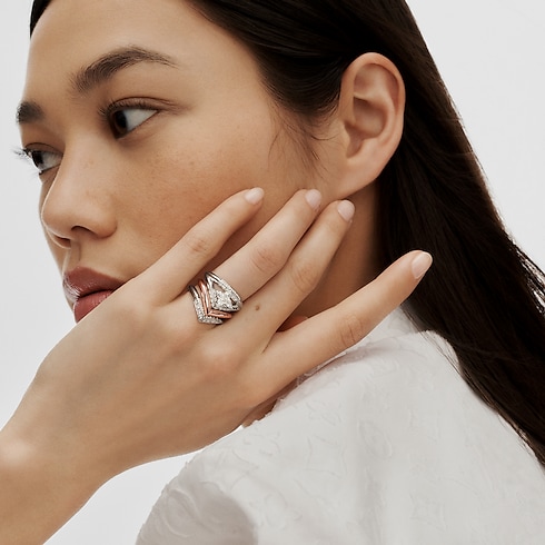 แหวน LV Diamonds V พิงค์โกลด์ in จิวเวลรี่'s หมวดหมู่ แหวนแต่งงาน collections by Louis Vuitton (การย่อ/ขยายผลิตภัณฑ์)