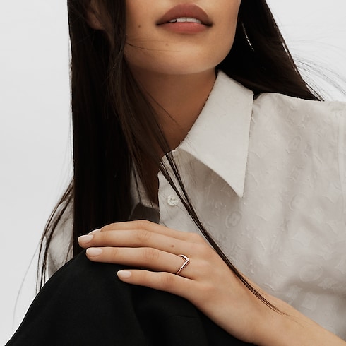 แหวน LV Diamonds V พิงค์โกลด์ in จิวเวลรี่'s หมวดหมู่ แหวนแต่งงาน collections by Louis Vuitton (การย่อ/ขยายผลิตภัณฑ์)