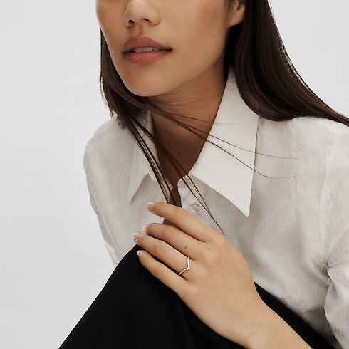 แหวน LV Diamonds V พิงค์โกลด์ in จิวเวลรี่'s หมวดหมู่ แหวนแต่งงาน collections by Louis Vuitton (การย่อ/ขยายผลิตภัณฑ์)